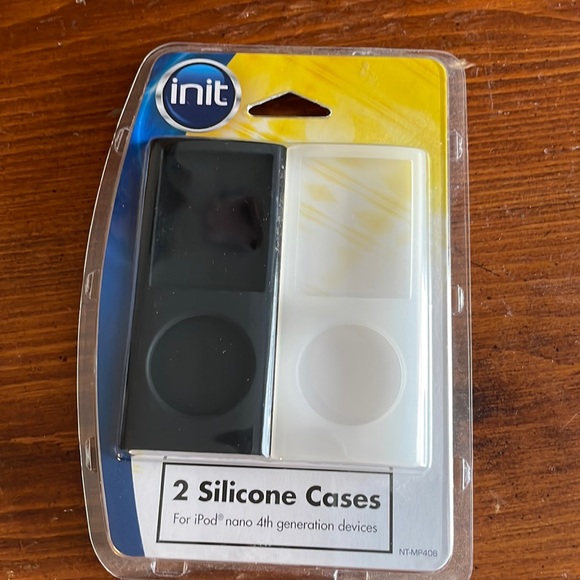 2 silicone cases for iPod nano 4 th generation , never used - Picture 1 of 2